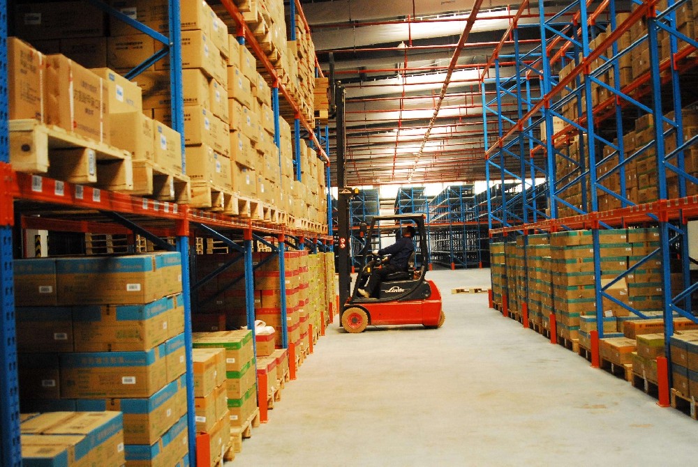 貨架倉與平倉：倉儲(chǔ)服務(wù)中的不同選擇